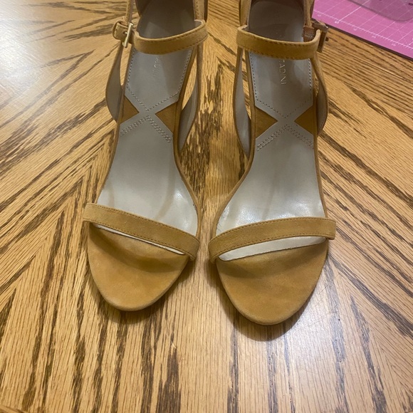 Womens heels - Picture 3 of 4